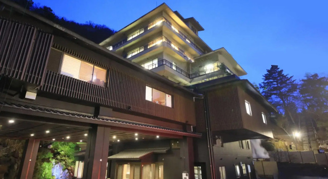 Naruko Fuga, Book Hotel Osaki 