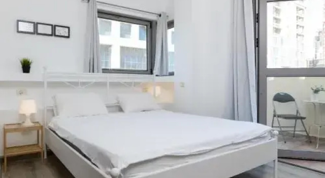 Beachfront 52 by Tlv 2 Rent, Забронировать Отель Отели Тель-Авива с парковкой, рядом с Пляж Иерусалим, Парковка