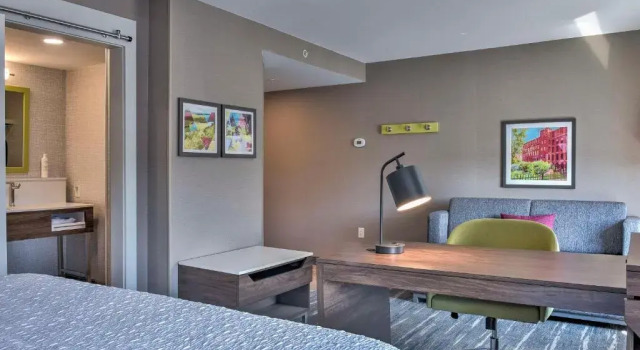 Люкс Hampton Inn & Suites Keene