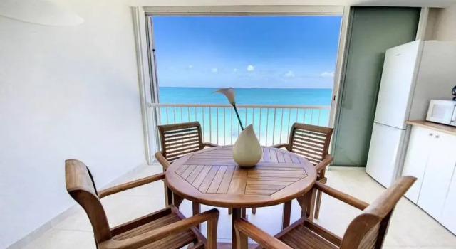 Апартаменты Pavillon Beach 9, feet in the water in Grand Case