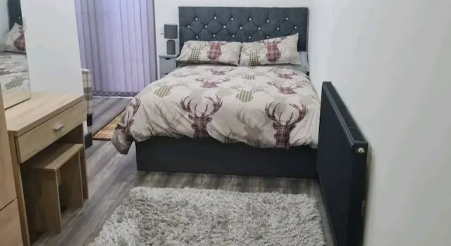 Charming 1-bed Apartment in Peebles, Забронировать Апартаменты/квартира Отели Шотландских границ с парковкой, Парковка