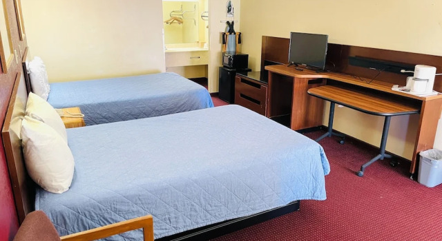 Четырёхместный номер Deluxe Western Inn Express