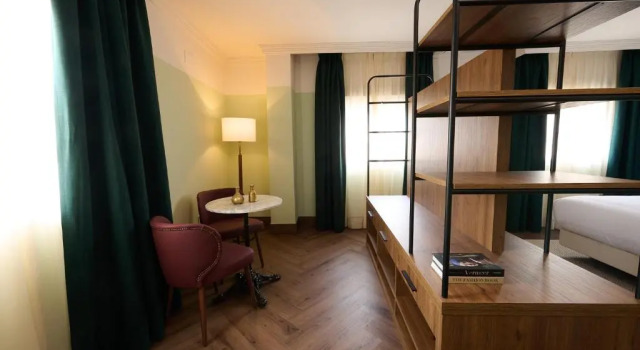 Полулюкс Honest Granada Hotel