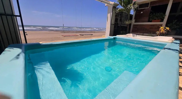 Romantic Beachfront Casita w Pool - AC - Sleeps 4, 预订 酒店 波乔米尔 Managua Region