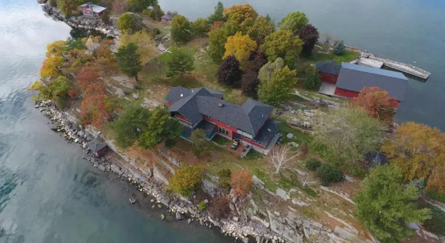 Коттедж Whiskey River Cottages formerly Seaway Slips