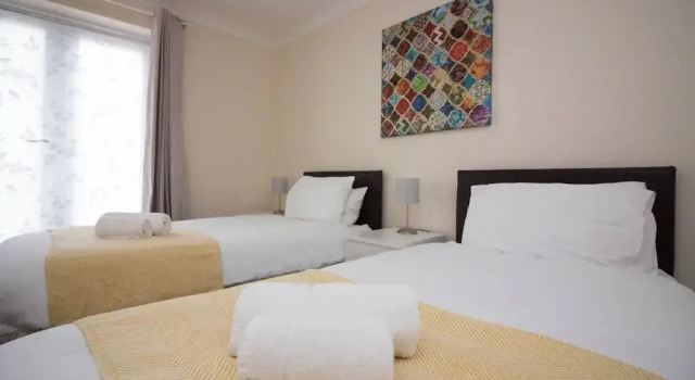 Апартаменты Stayzo Penthouse Accommodation 2- Premier Lodge