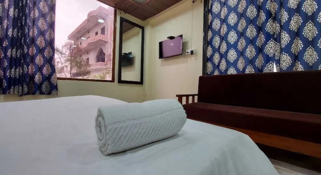 Samriddhi Hotel Banquet and Lawn, Забронировать Отель Варанаси штат Уттар-Прадеш, рядом с Bharat Mata Temple
