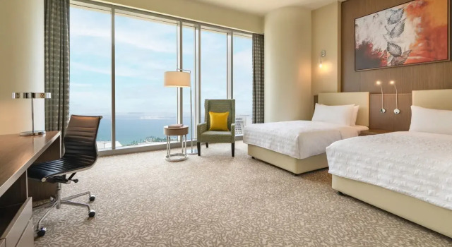 Двухместный клубный номер Standard с видом на море Le Meridien City Center Doha