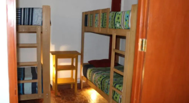 Кровать в общем номере Kame House hostel