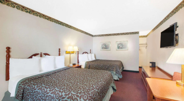Четырёхместный номер Standard Days Inn by Wyndham Erick