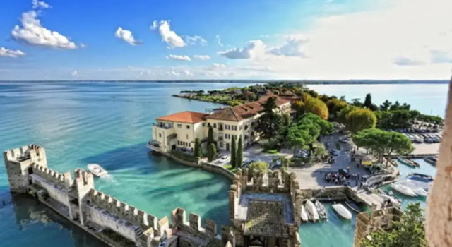 Коттедж MANTEGNA BOUTIQUE APARTMENT, 75mq, 100mt from the lake, free parking