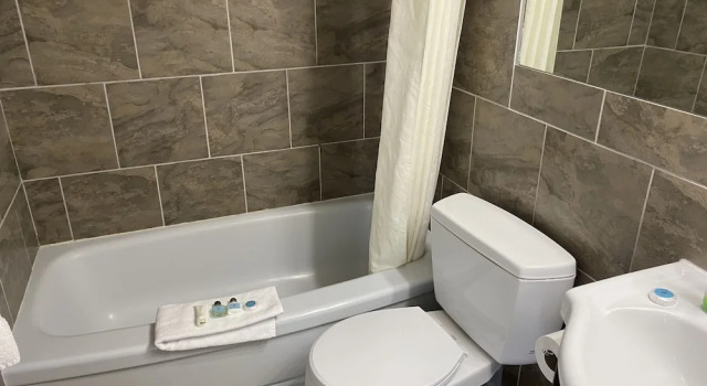 Четырёхместный номер Standard Riverside Motel