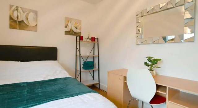 4 Bed Town House 'Reading Town Centre', Забронировать Отель Рединг Беркшир, рядом с Reading Borough Council