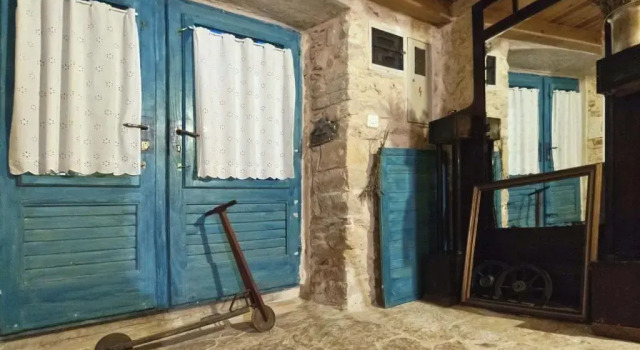 Коттедж 450 year-old house with a garden