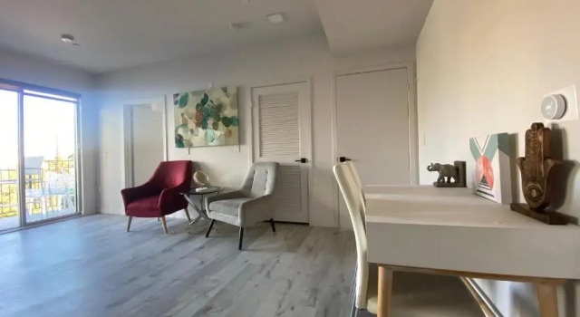 Gorgeous View 2bd 2ba Apartment in Hollywood, Забронировать Апартаменты/квартира Отели Лос-Анджелеса с парковкой, рядом с Голливуд/Вестерн, Парковка