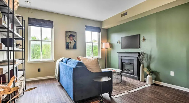 Classic Fells Point Condo on Broadway Square!, Buchen Sie Ferienwohnung Fells Point Baltimore
