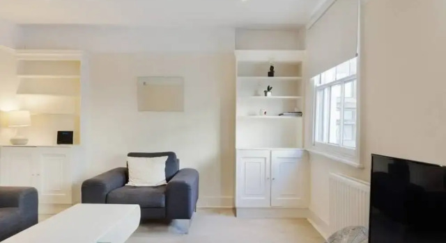 Spacious, Bright 3 Bed in South Kensington, Забронировать Отель Отели Лондона 3 звезды, рядом с Здание «Мишлен Хауз», 3*
