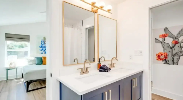 Modern 3 2 two Kings hot tub Fire pit 16min to Wine Trail Nearby Pickleball Courts Pools, Забронировать Дом для отпуска Бланко Texas Hill Country
