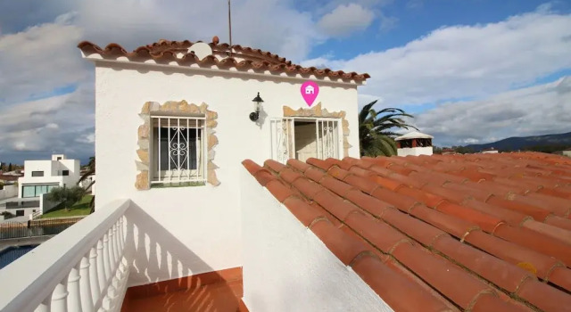 Elegant Family Villa With Pool, Mooring
