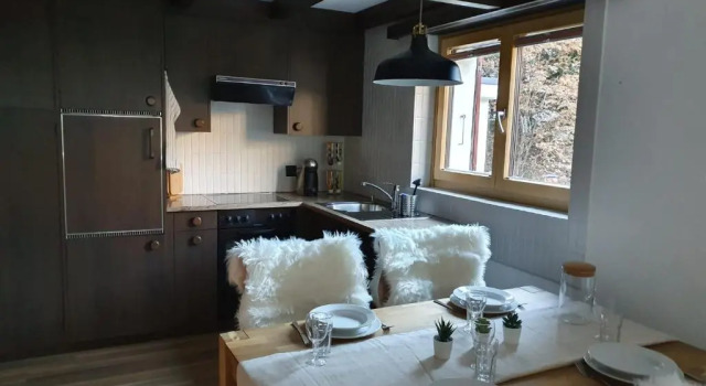Bright renovated studio - 1 min from the slopes!, Boek Hotel Saas-Fee 