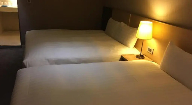 Четырёхместный номер Standard 麗馨商旅七賢館