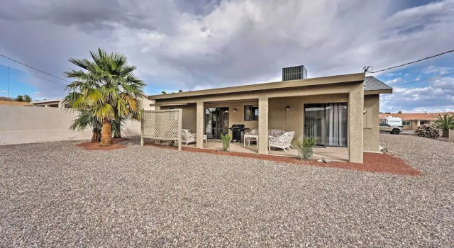 Lake Havasu City Retreat w/ Mtn Views & Patio!, Забронировать Дом для отпуска Лейк-Хавасу-Сити штат Аризона