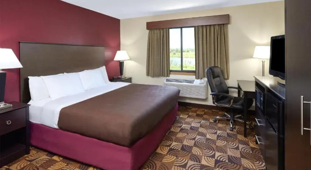 Номер Standard AmericInn by Wyndham Elkhorn Near Lake Geneva