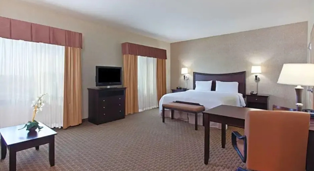Двухместный люкс Hampton Inn & Suites Oakland Airport-Alameda