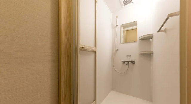 Кровать в общем номере Guest House Maru