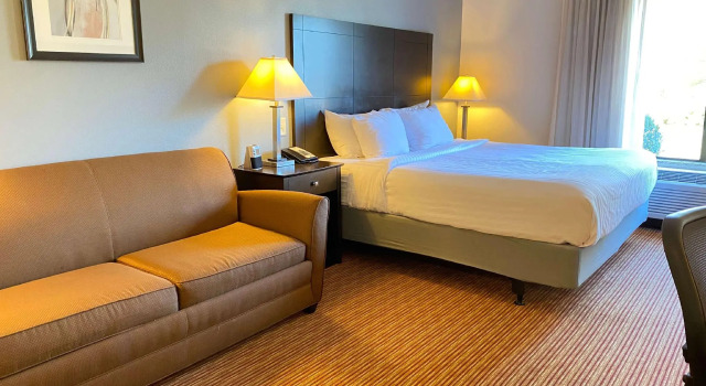 Двухместный номер Standard Holiday Inn Express & Suites Raleigh West - Lenovo Center by IHG