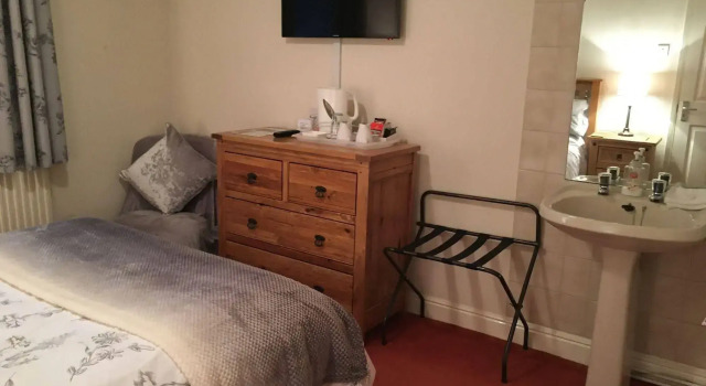 Bridge Farm Hotel, Prenota Agriturismo Leeds West Yorkshire