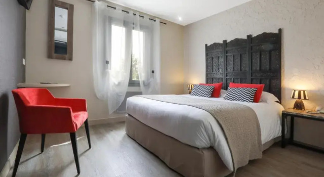 Номер Comfort Hotel Le Mas de Castel - Piscine chauffee