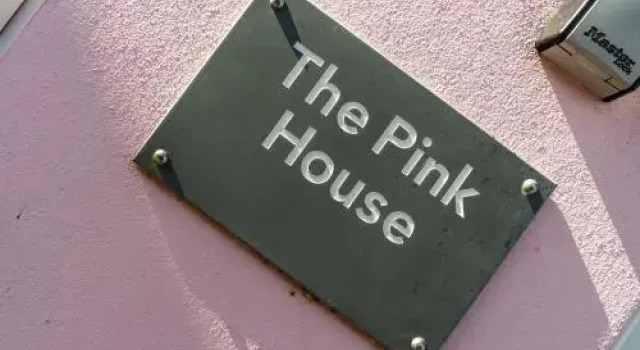 The Pink House, Paignton, Забронировать Отель Пейнтон Девон, рядом с Goodrington Station