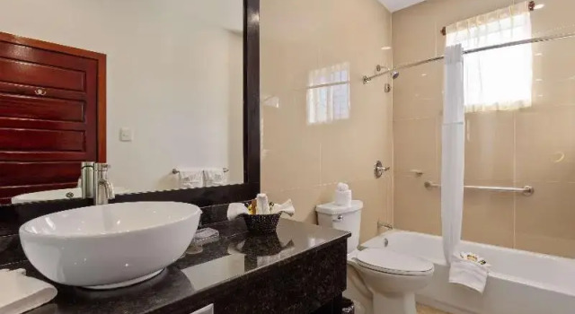 Двухместный номер Standard с балконом Best Western Plus Belize Biltmore Plaza