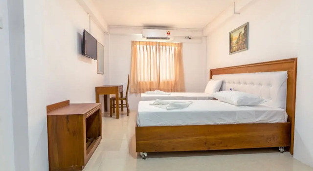 Двухместный номер Deluxe Metro Port City Hotel