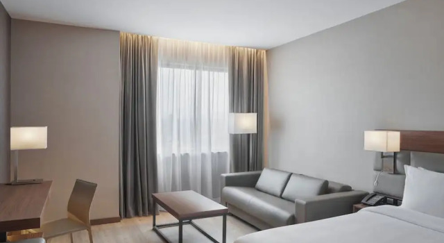 Номер Superior AC Hotel Pasadena