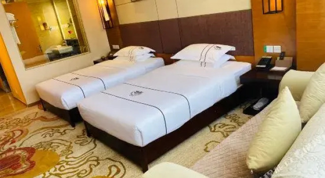Zhaotong Purple Light Hotel, Boek Hotel Hotels in Zhaotong met parkeren, Parkeren
