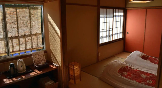 Kusatsu Onsen Kikusuiso, Забронировать Отель Отели Кусацу с парковкой, рядом с Лыжный курорт Кусацу Онсэн, Парковка