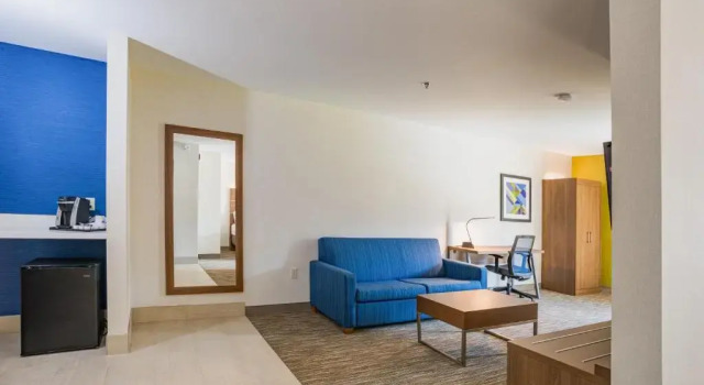 Люкс Holiday Inn Express Hotel & Suites Swansea by IHG