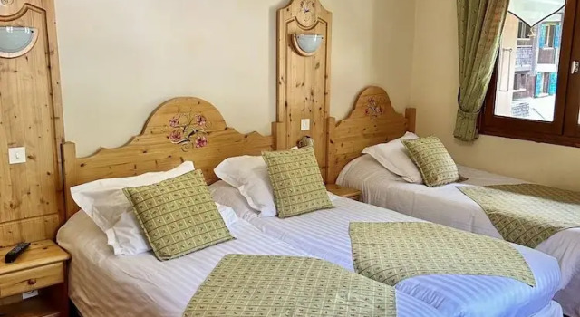 Трёхместный номер Comfort с балконом Hameau des Prodains - Hôtel