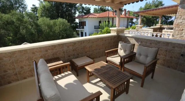 Вилла Villa Argo 3 - Beachfront, Big gardens, Location!