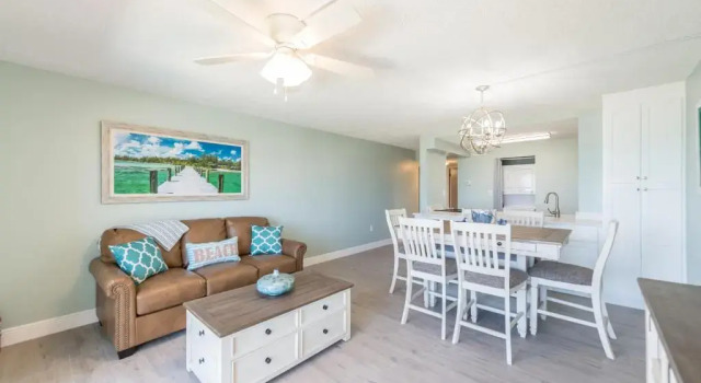 Апартаменты Chateau by the Sea - Cocoa Beach Oceanfront Pet-Friendly Condos with Rooftop Deck & Heated Pool