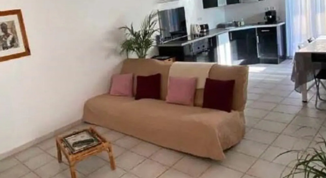 Lovely Holiday Home in Marseille With Balcony, Забронировать Отель Марсель Буш-дю-Рон