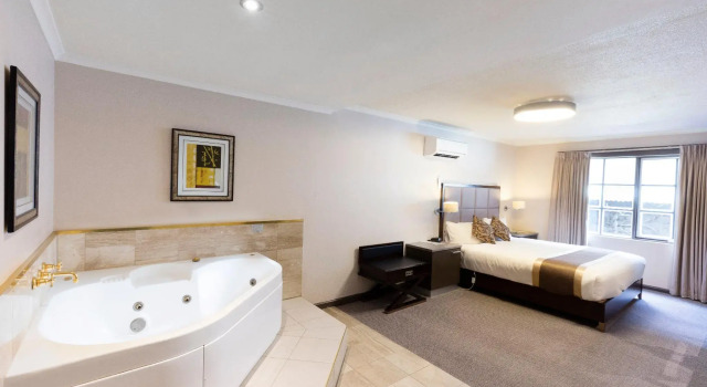 Люкс Eltham Gateway Hotel & Conference Centre