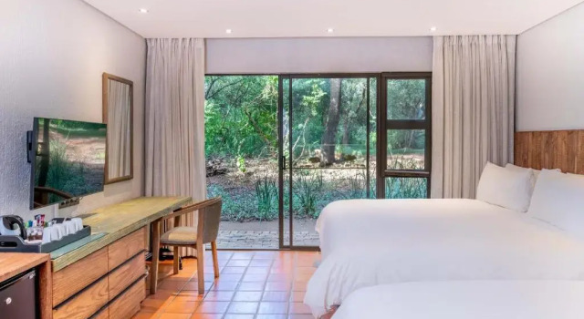 Четырёхместный семейный номер Deluxe Kruger Gate Hotel