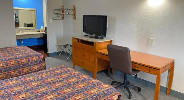 Четырёхместный номер Standard Express Inn Newport News
