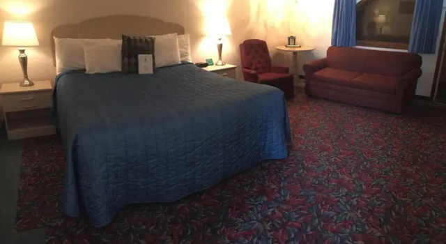 Четырёхместный номер Standard Cedar Motor Inn