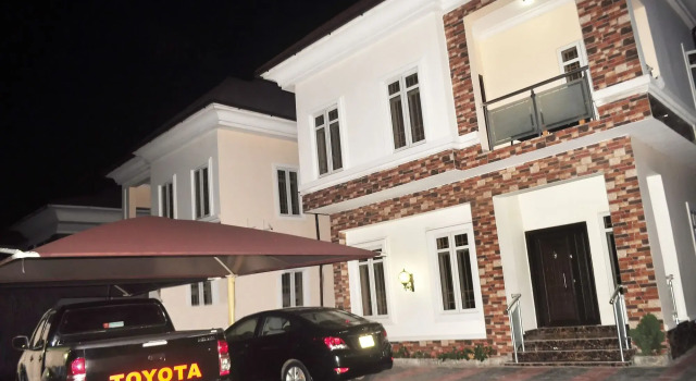 J. Gibson Hotel, Rezerwuj Hotel Hotele w Lekki z basenem, Basen
