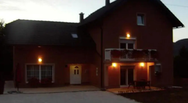 Rooms Magdić, Rezerwuj Pensjonat Korenica 