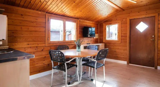 Четырёхместное бунгало c 1 комнатой с балконом Hotel Panadería y Bungalows Ligüerre de Cinca